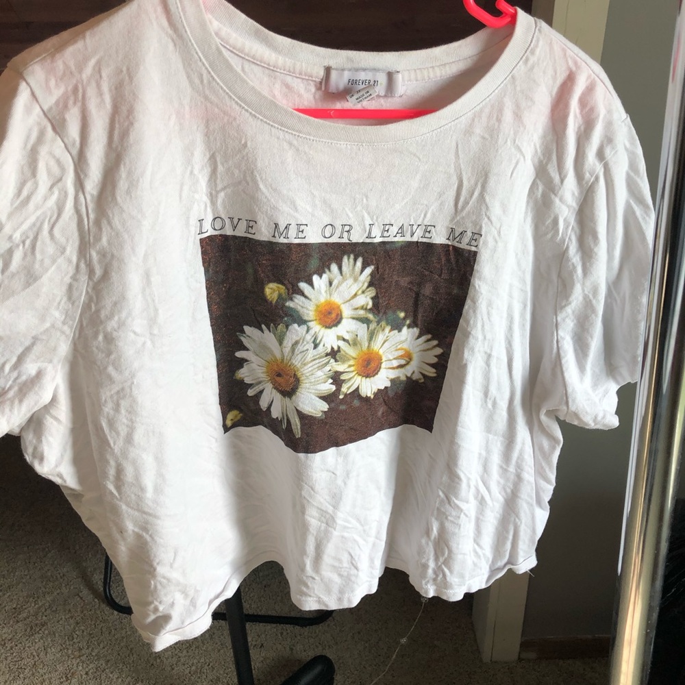cute graphic crop top!